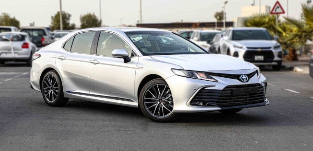 The Toyota Camry 2.5 GLE: A Luxury Sedan with Style, Performance, and Safety